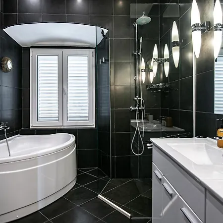 Secret Garden By Duhomes アパート ドゥブロブニク